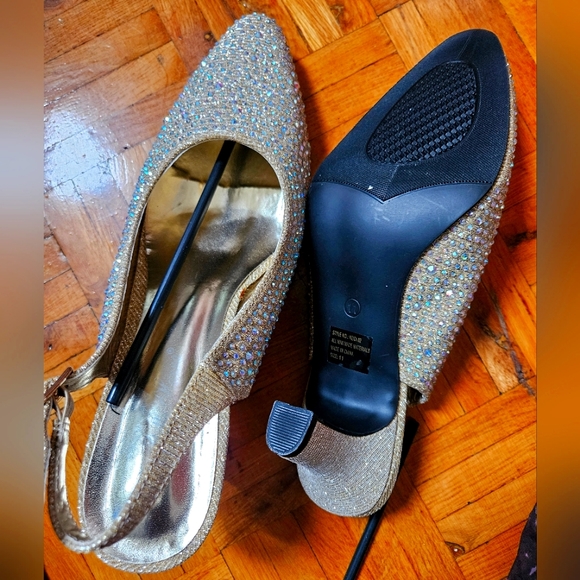 Bella Hannah rhinestones dress shoe in Gold, U.S 11 - Picture 4 of 8